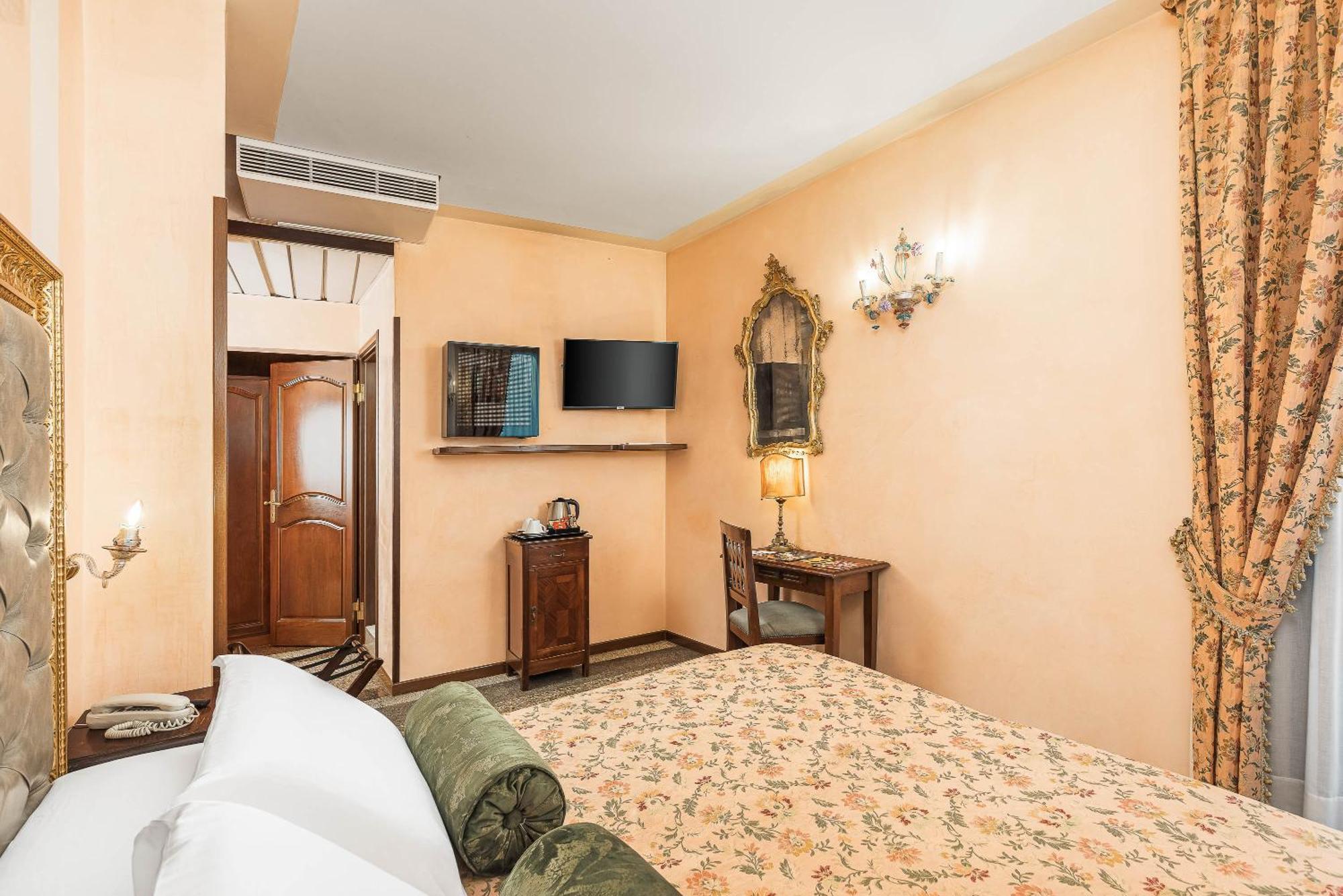 Hotel Marconi Венеция Екстериор снимка
